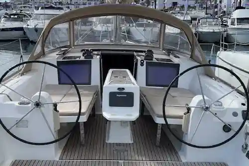 Velero Dufour Grand Large 410 timón