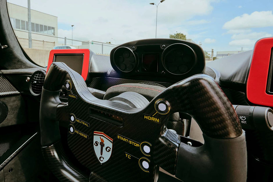 Scuderia Cameron Glickenhaus SCG007S Road Car - steering wheel