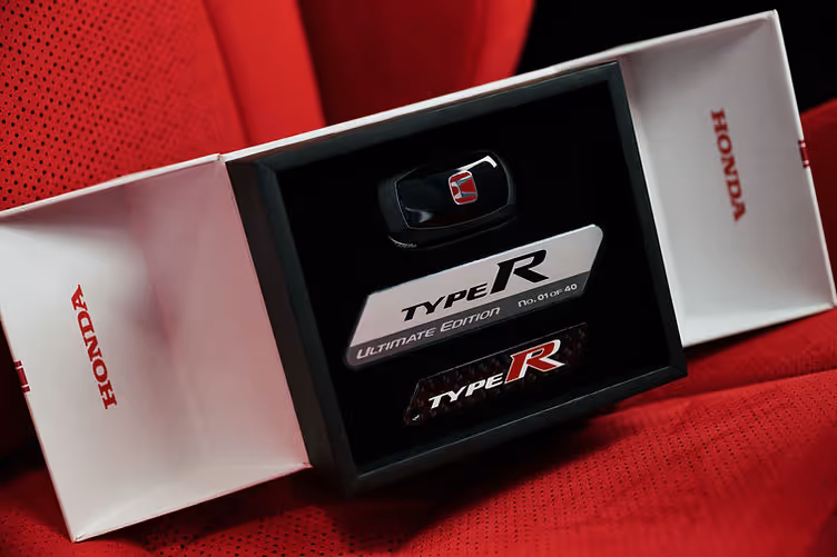 Commemorative gift box with numbered plaque, carbon key ring, custom floor mats and car cover, supplied with each Ultimate Edition.
