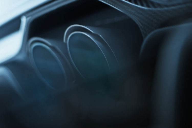 Alpine A110R Ultime’s turbocharged engine with forged pistons and reinforced transmission for track performance, with engine sound enhanced by a titanium Akrapovic exhaust