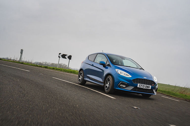 Ford Fiesta ST Mk8 - Driving right turn