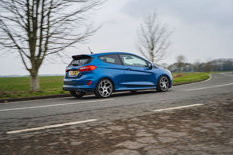 Ford Fiesta ST Mk8 - turning left