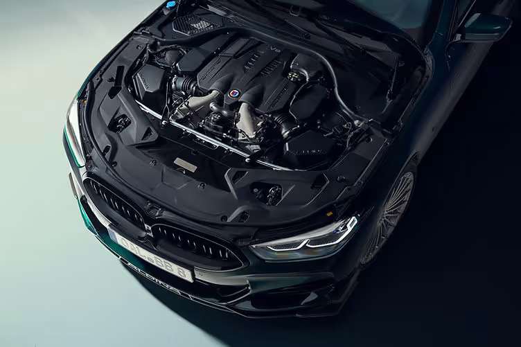 ALPINA B8 GT V8 engine detail