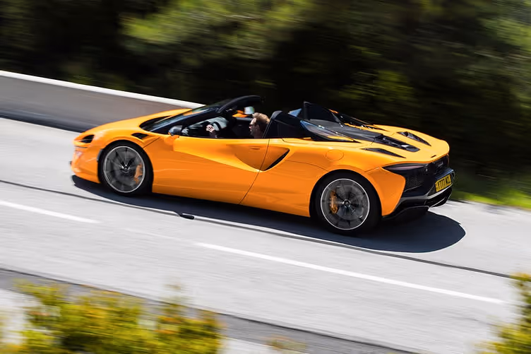 McLaren Artura Spider