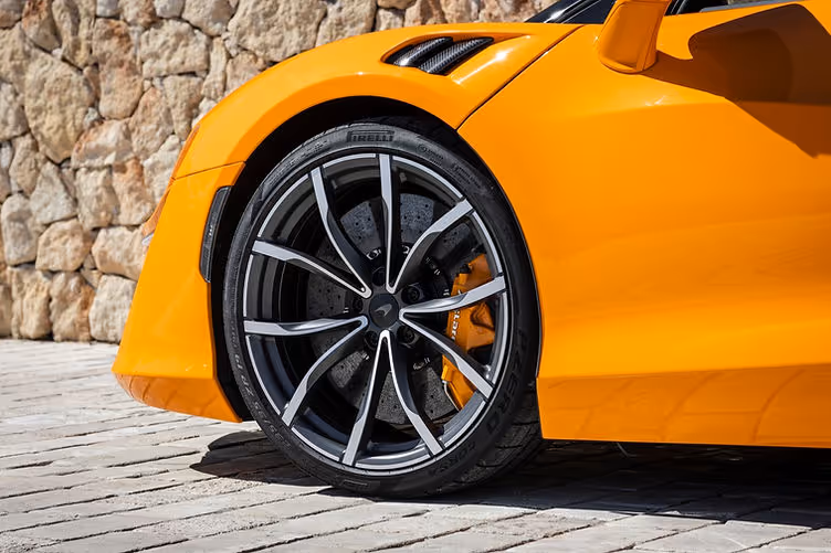 McLaren Artura Spider