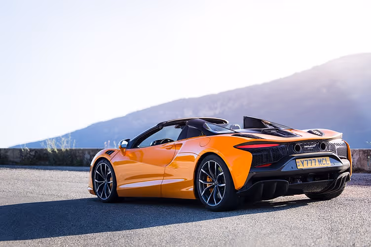 McLaren Artura Spider