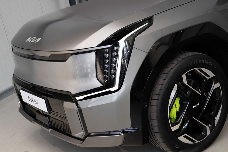 Kia EV9 GT - front corner