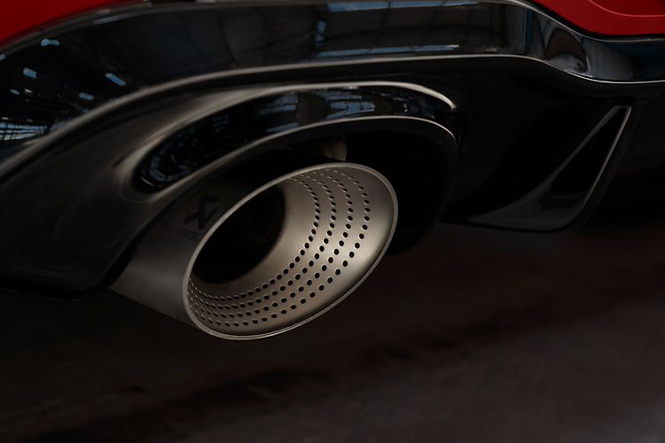 Volkswagen Golf GTI EDITION 50 - Akrapovic exhaust