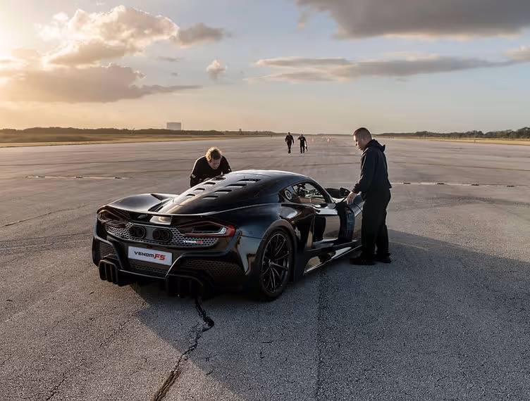 Koenigsegg Jesko Absolut v Hennessey Venom F5 - the race to 300 mph