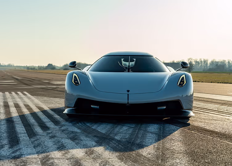 Koenigsegg Jesko Absolut v Hennessey Venom F5 - the race to 300 mph