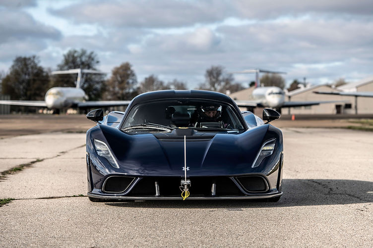 Koenigsegg Jesko Absolut v Hennessey Venom F5 - the race to 300 mph