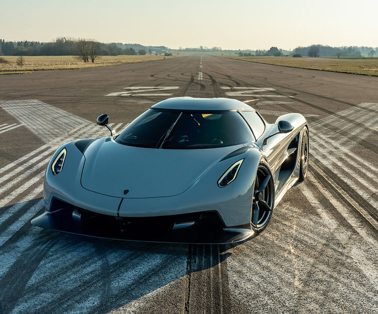 Koenigsegg Jesko Absolut v Hennessey Venom F5 - the race to 300 mph