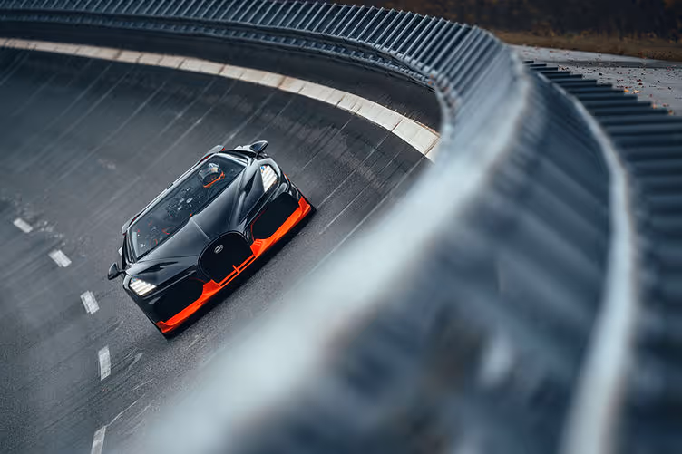 Bugatti W16 Mistral sets a new top-speed world record for an open-top car