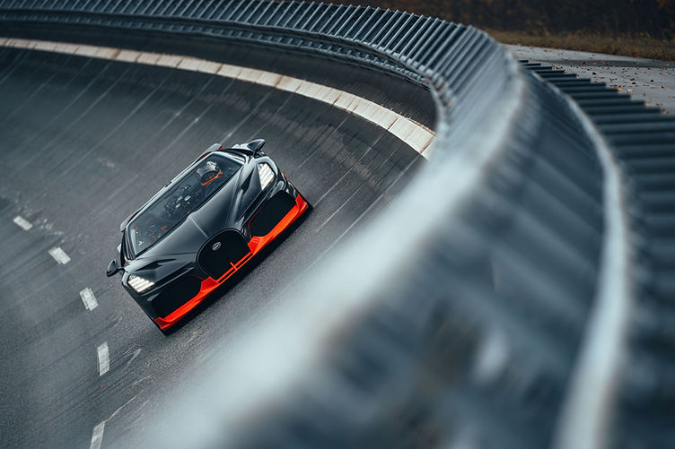 Bugatti W16 Mistral sets a new top-speed world record for an open-top car