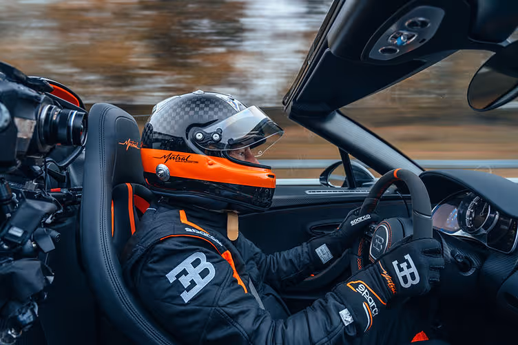 Bugatti W16 Mistral sets a new top-speed world record for an open-top car