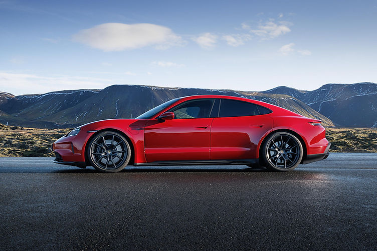 Porsche Taycan GTS saloon side