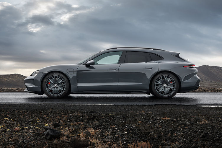 Porsche Taycan GTS Sport Turismo side