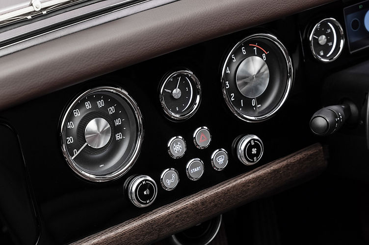 2025 Morgan Supersport - dials