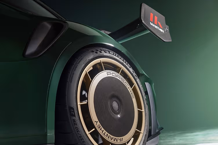 Porsche 911 GT3 RS Manthey Racing rear wheel disc