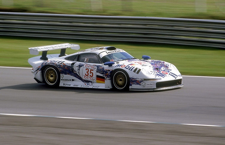 Porsche 911 GT1 racing