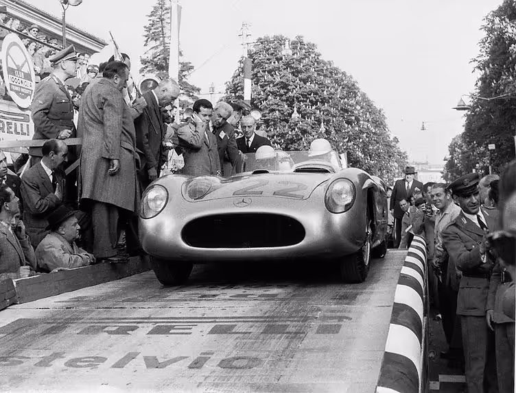 Mille Miglia start line Mercedes SLR300 722