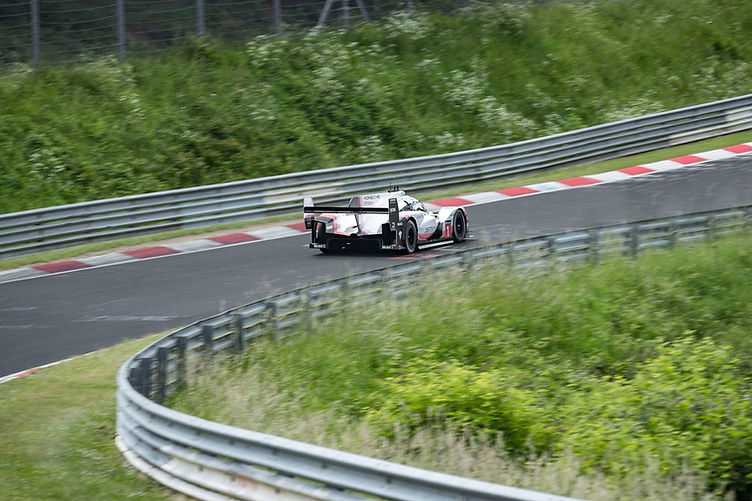Porsche 919 Evo on track, rear