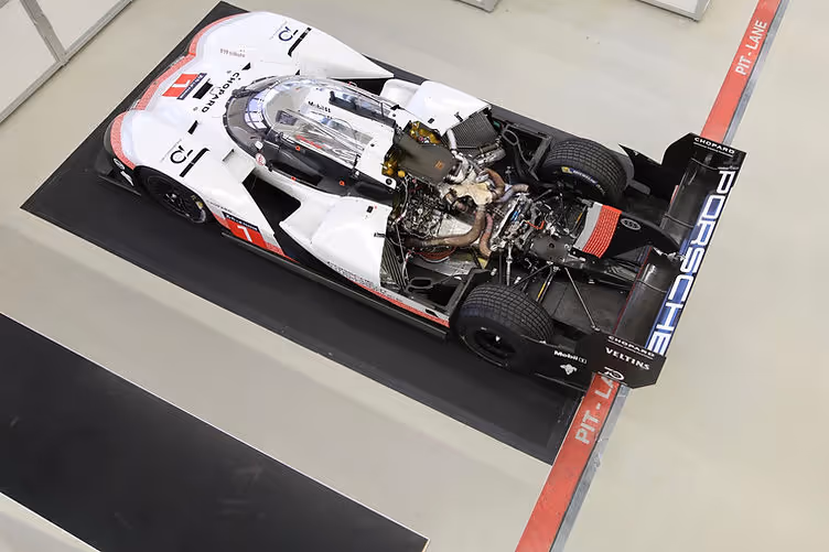 Porsche 919 Evo, top view, engine cover exposed