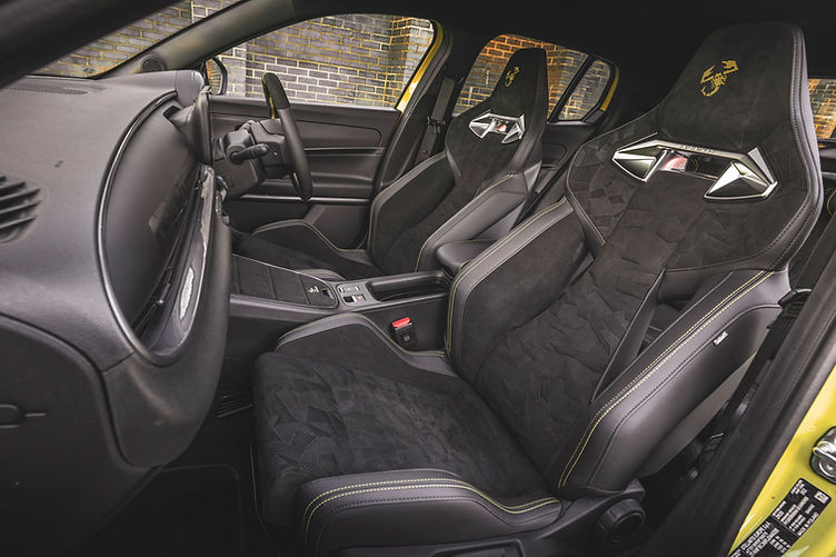 Abarth 600e seats