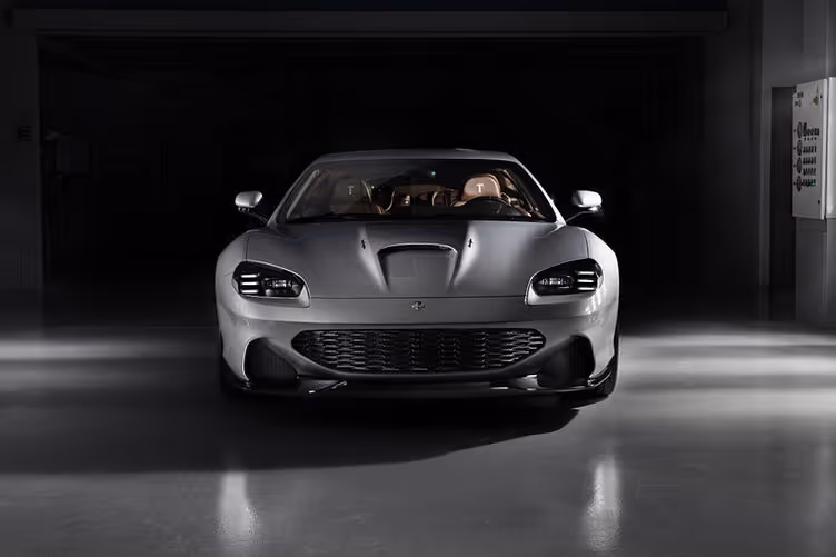 Touring Superleggera Veloce12 nose
