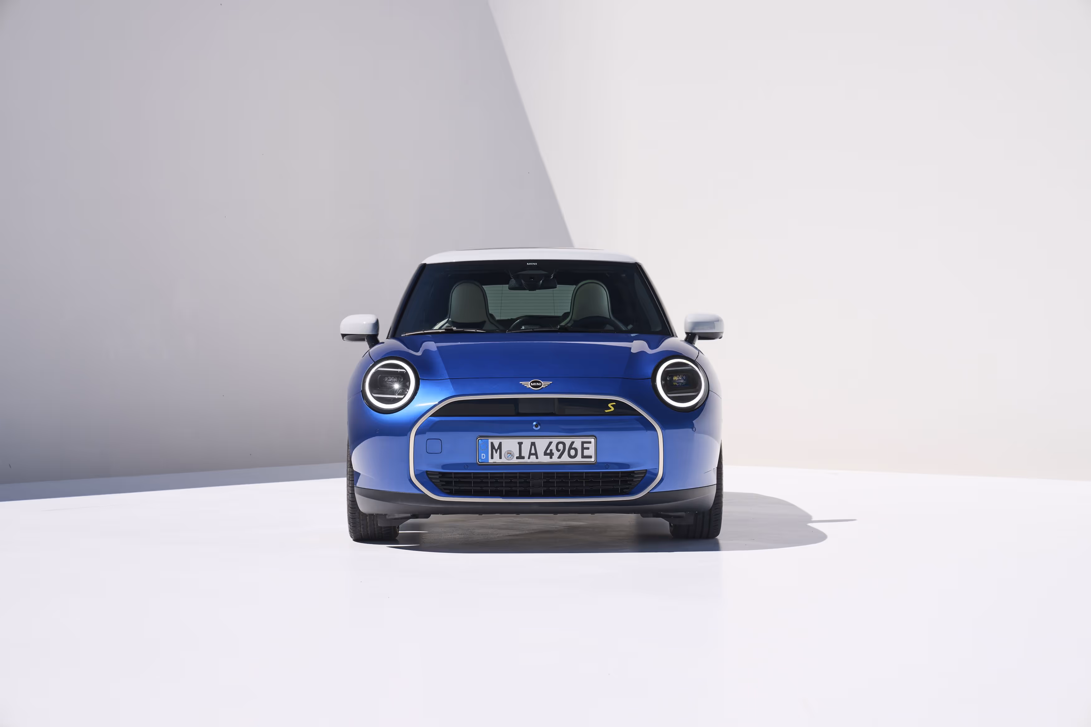 New Mini Cooper Electric Debuts with 250-Mile Range