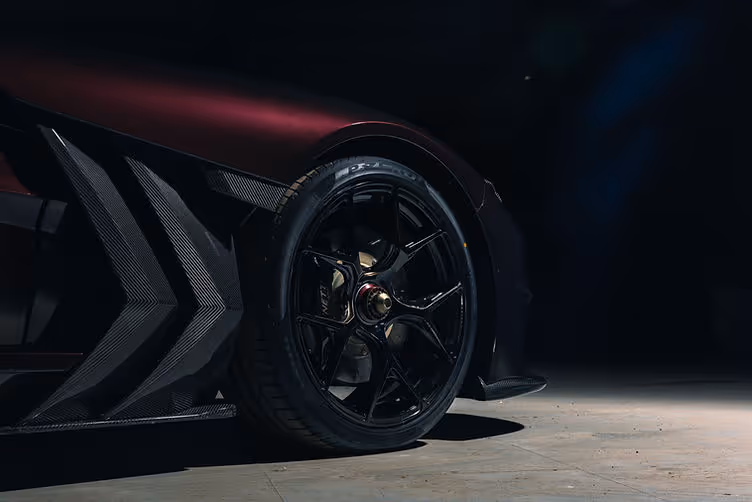 Ginetta Akula front arch