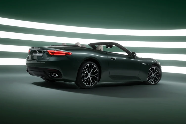 Clickable link to open article vehicle gallery