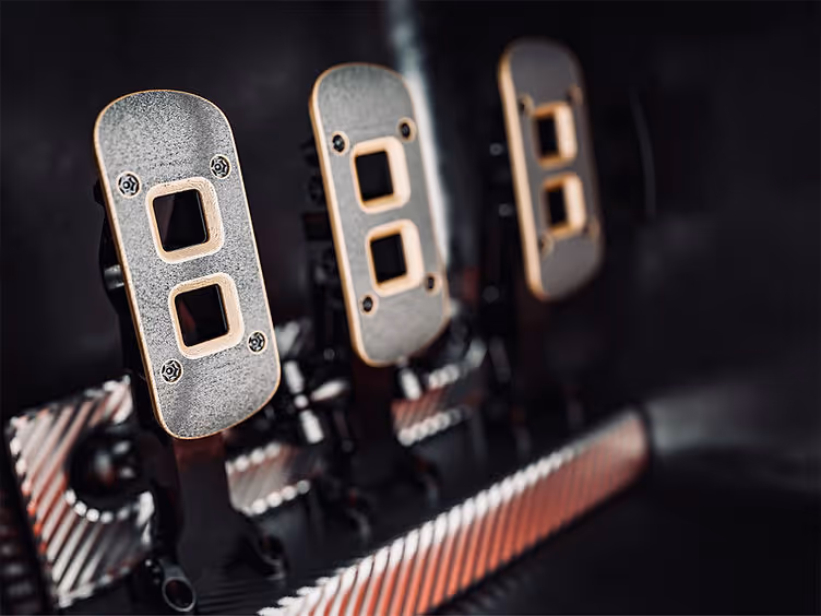 Nilu three pedals