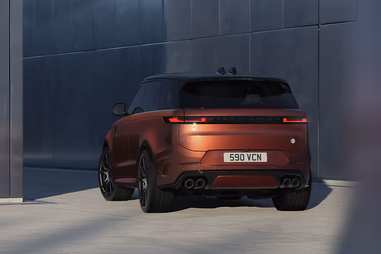 626bhp SV Carbon Becomes New Range Rover Sport Flagship