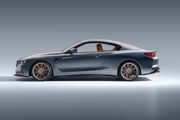 Side profile of the Bovensiepen Zagato Carbon Package, highlighting Zagato’s double-bubble roof and carbon side skirts.