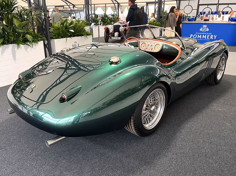 Jaguar XK European GT Roadster Debuts at Salon Privé