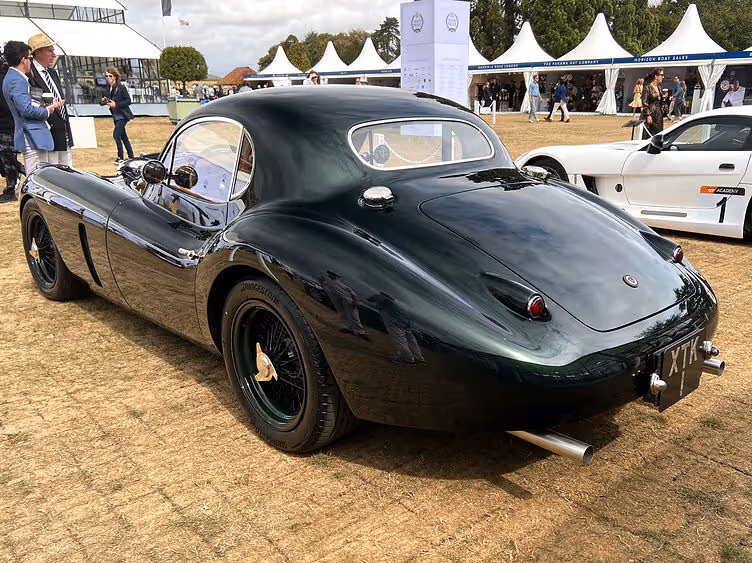 Jaguar XK European GT Roadster Debuts at Salon Privé