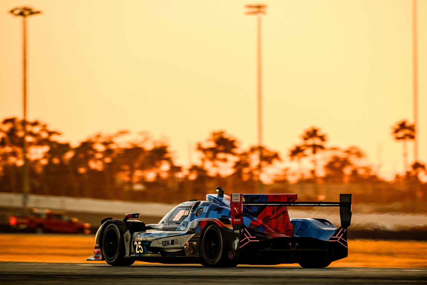 2026 BMW M Hybrid V8 Evo - rear