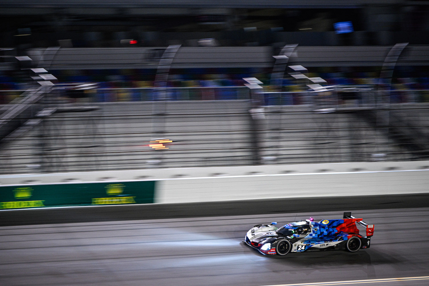 2026 BMW M Hybrid V8 Evo - Daytona night practice