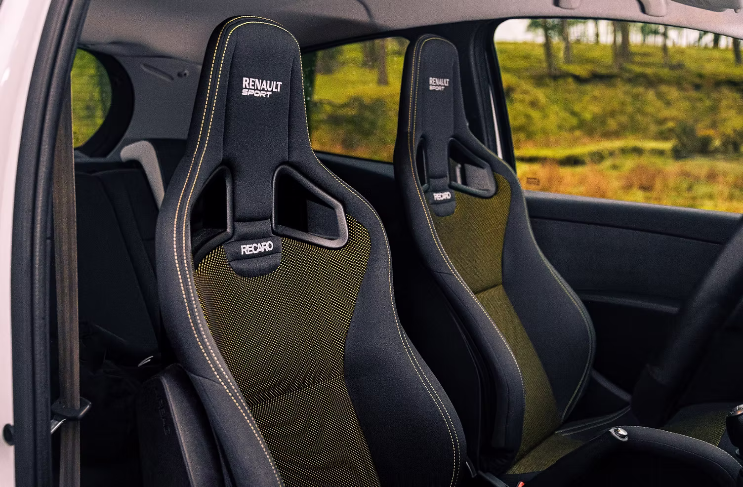 Renault Clio 200 Yellow dot Recaro