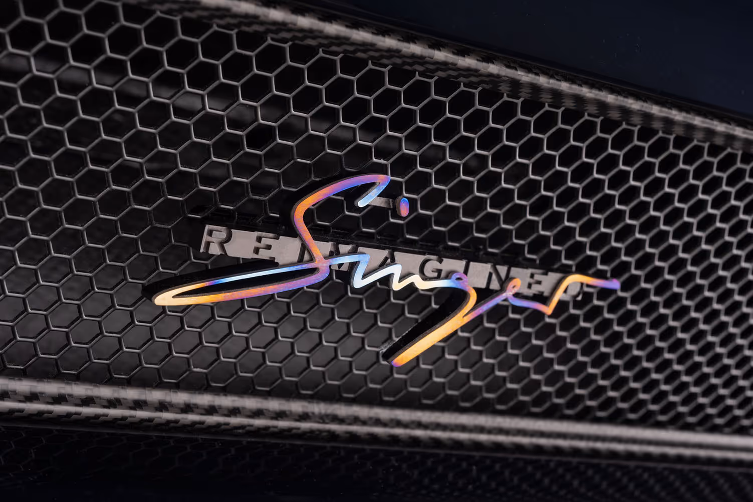 Singer Sorcerer DLS Turbo - Singer badge