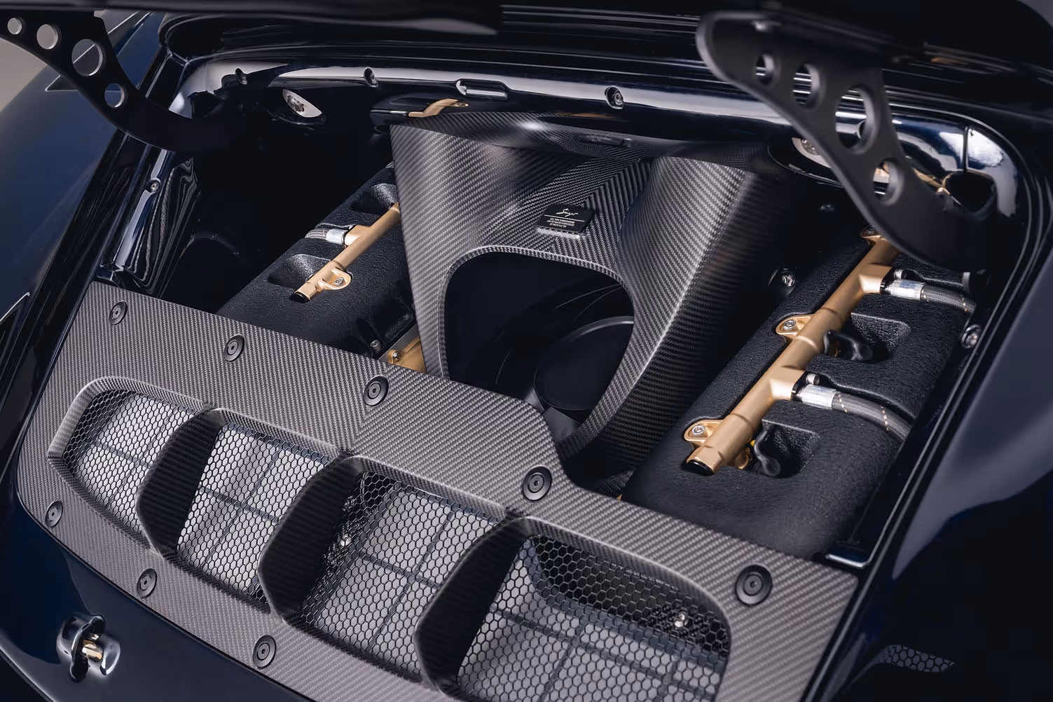 Singer Sorcerer DLS Turbo - engine bay