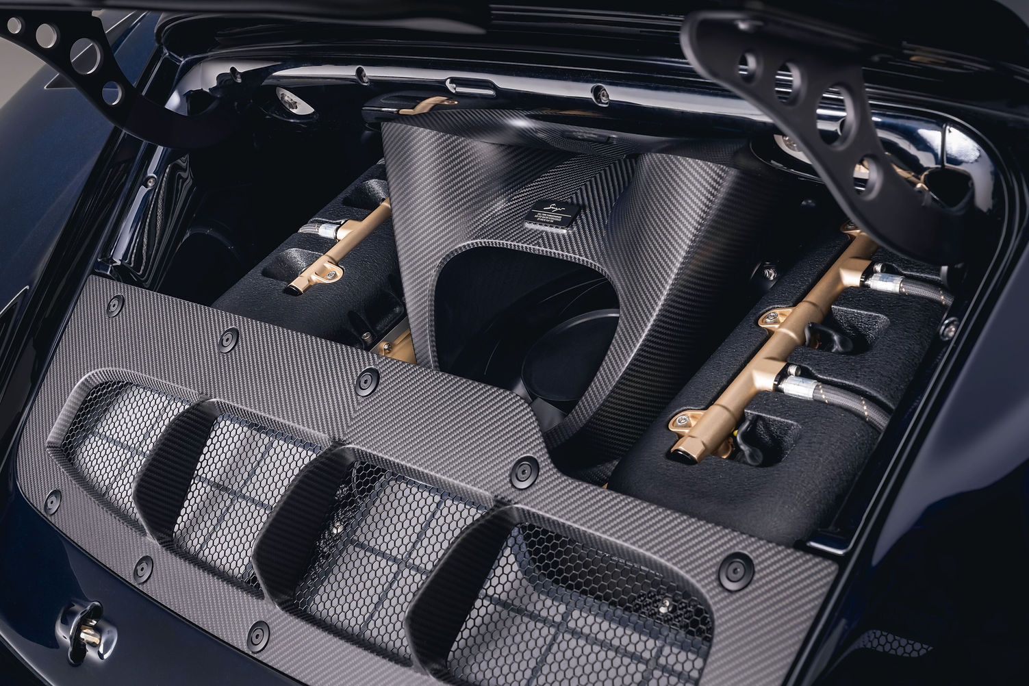 Singer Sorcerer DLS Turbo - engine bay