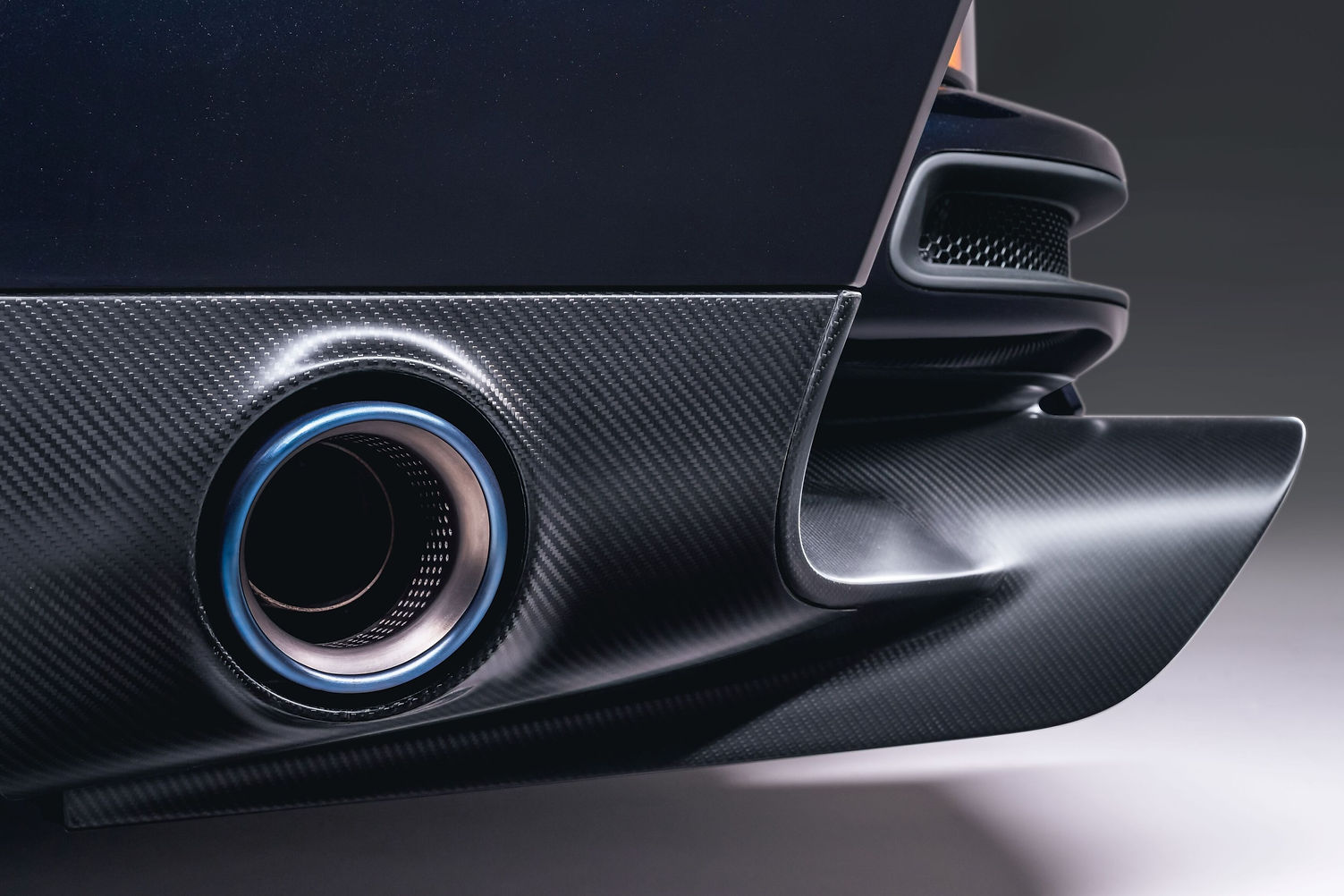 Singer Sorcerer DLS Turbo - side exit exhaust