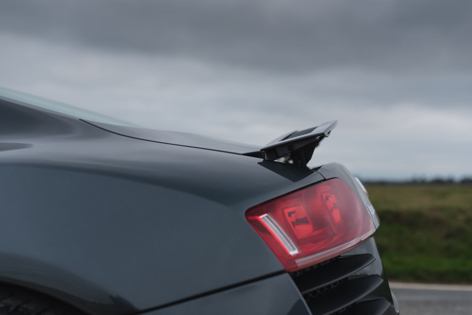 Audi R8 V8 engine – buying guide and reliability advice, automated rear spoiler