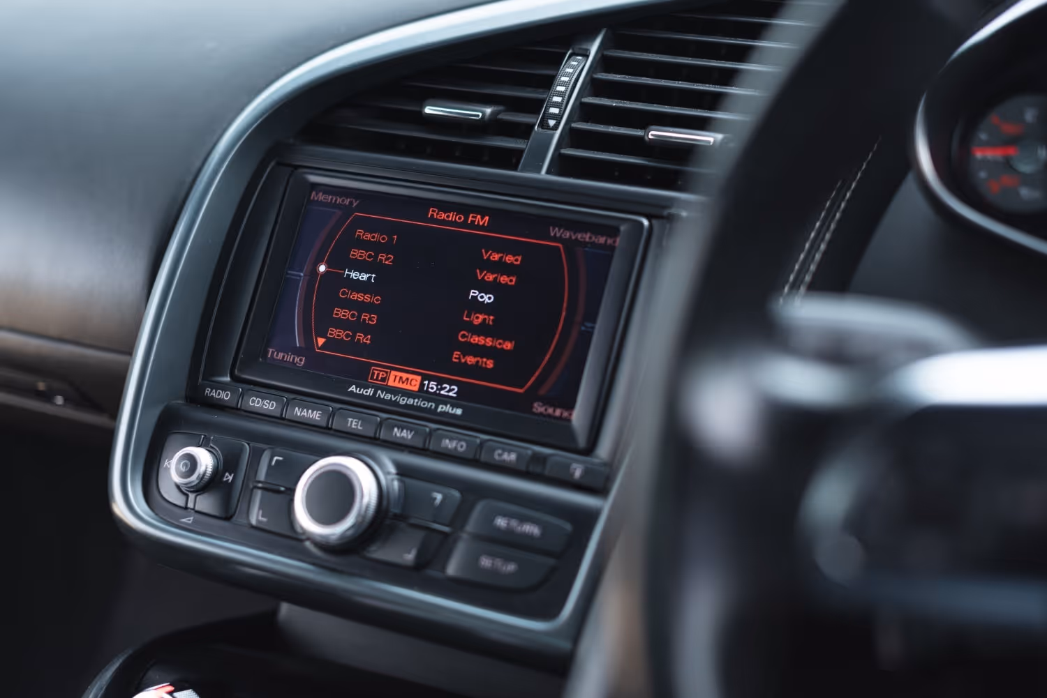 Audi R8 V8 cabin and dashboard – ownership advice