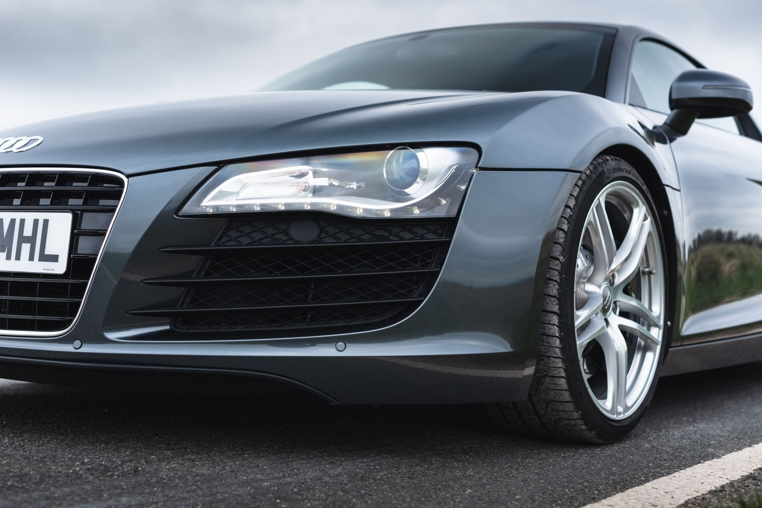 Audi R8 V8 exterior – buying guide headlight and front bodywork close up