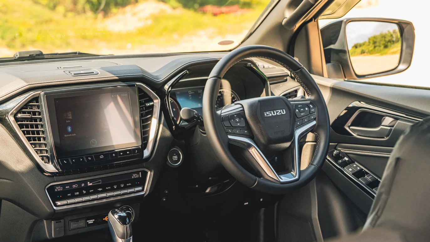 Isuzu D-Max and V-Cross Review - interior