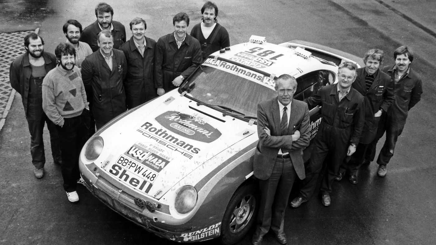 The 959 Paris Dakar with Peter Falk (right front) in 1986.