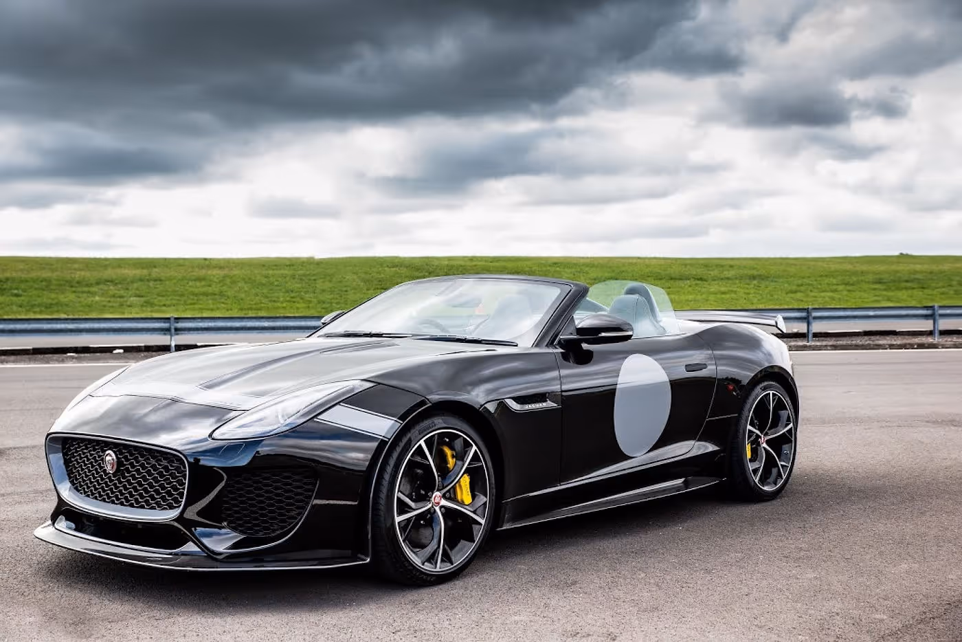 The unhinged Project 7 roadster also arrived in 2014 as a celebration of Jaguar’s Le Mans heritage, with the seven referring to Coventry's number of victories at Le Sarthe. Powered by a 567bhp and 517lb-ft version of the 5.0-litre V8, it featured unique design cues, including a distinctive 'Aero Haunch' behind the driver in homage to the D-Type, plus a shortened windscreen.